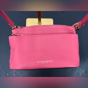 DIVINA FIRENZE 
Made in Italy leather pink bag Triple Compartment crossbody
